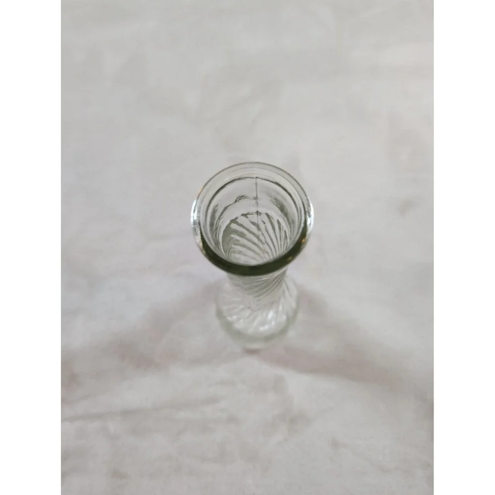 Vintage Clear Glass Spiral Bud Vase Ribbed Swirl Design 9 Inch Tall‎ Home Decor
